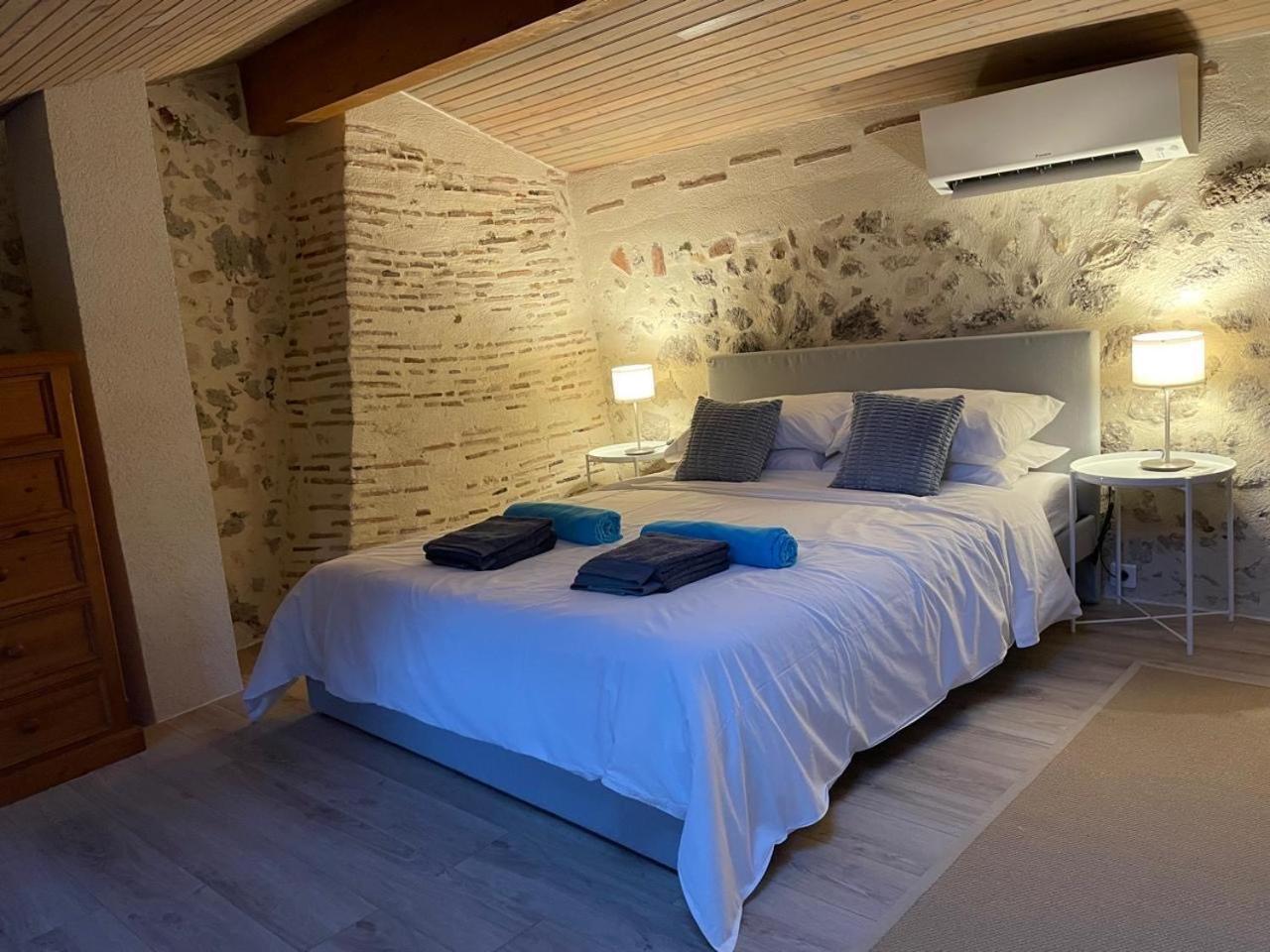 Gites de Verger, stylish self catering cottages in Sos Extérieur photo